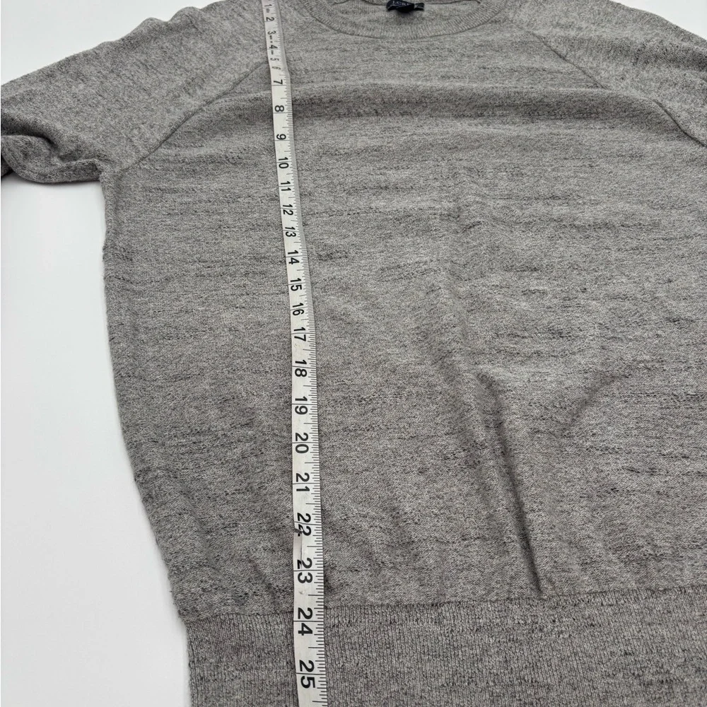 Crew Men's‎ Gray Crewneck Sweater Size M Medium Soft Knit Pullover